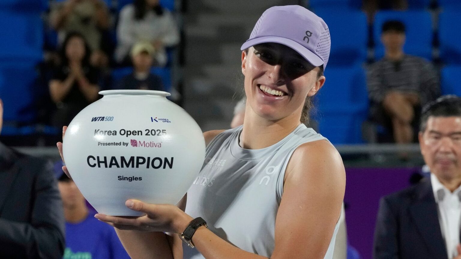 Korea Open: Iga Swiatek comes back to win final while Italy retain the Billie Jean King Cup | Tennis News