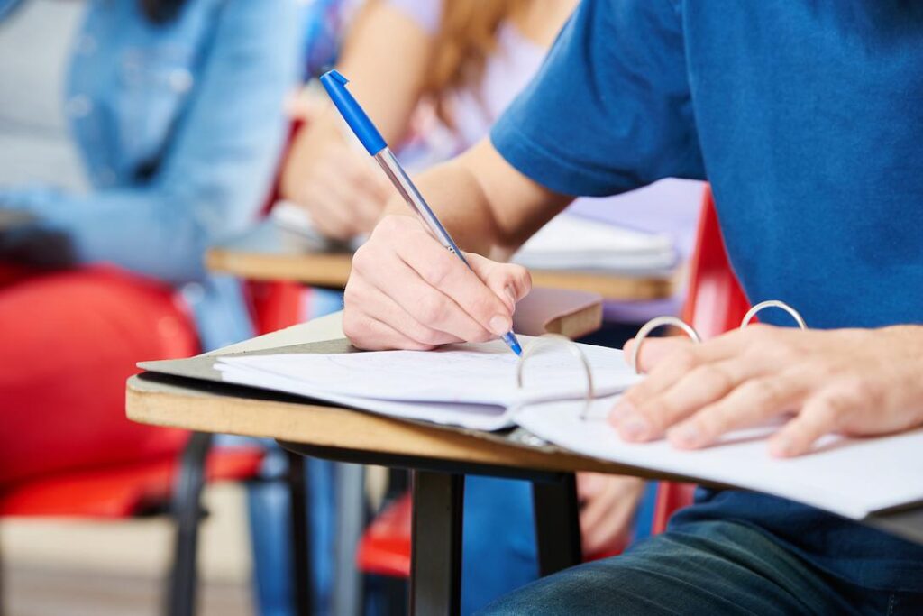 France launches pilot program to teach Romanian language in public schools