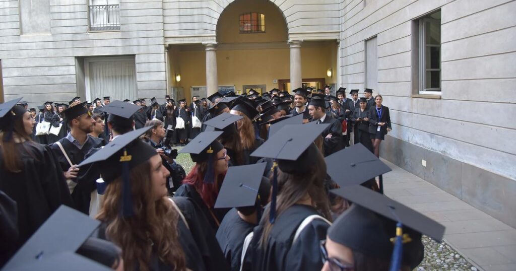 In Italy only the children of the graduates graduate (almost) and just 1 serial number of 3 other than 3