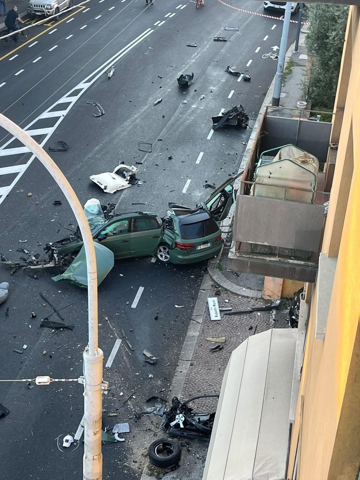 Bologna accident, crash with the car stolen after the police chase: one dead