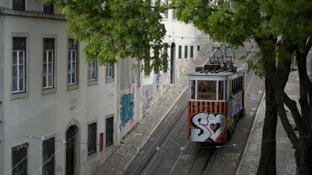 What to know about the Lisbon tourist-favorite funicular crash What to know about the Lisbon tourist-favorite funicular crash