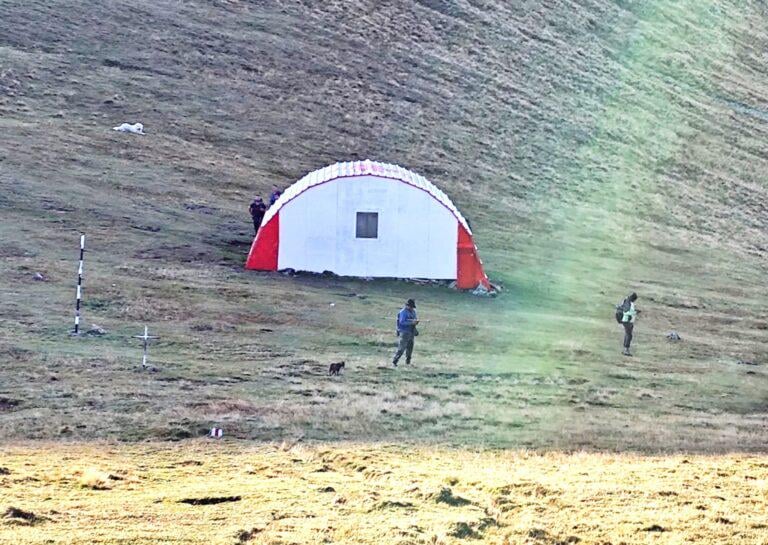 Young people harassed by shepherds and aggressive sheep dogs at a refuge in Făgăraș Mountains