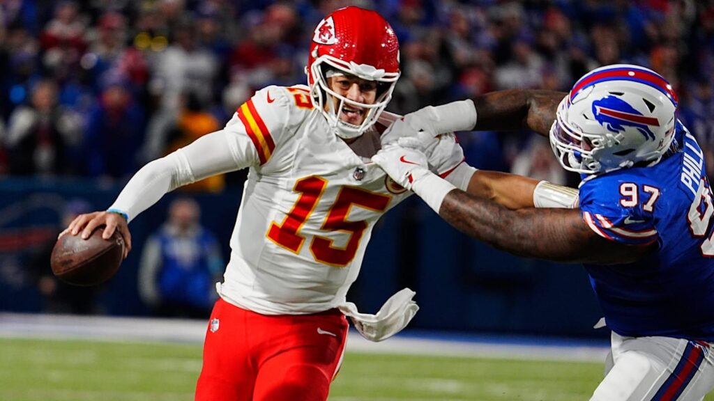Mahomes Shares Thoughts on Bills Mafia, Playing in Buffalo Environment