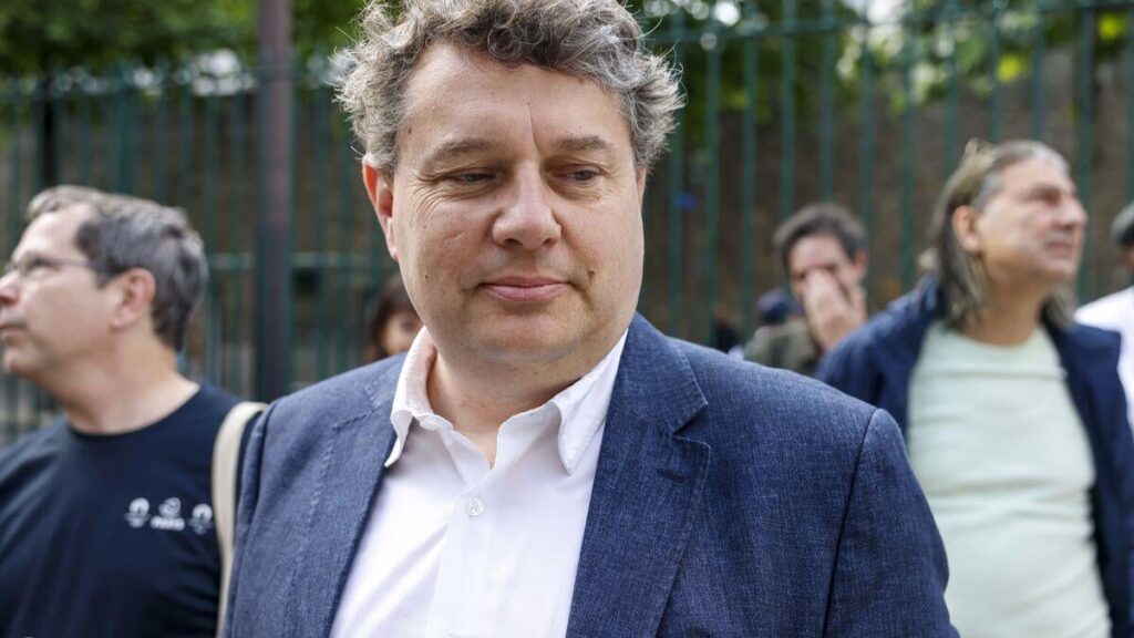 Pressing, starry restaurant, hairdresser… The mayor of the 18th arrondissement of Paris pinned for his fresh notes