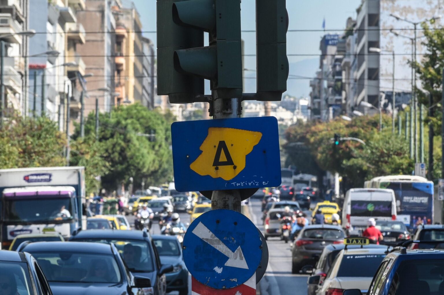 Returns from tomorrow Monday 13/10 the ring in downtown Athens