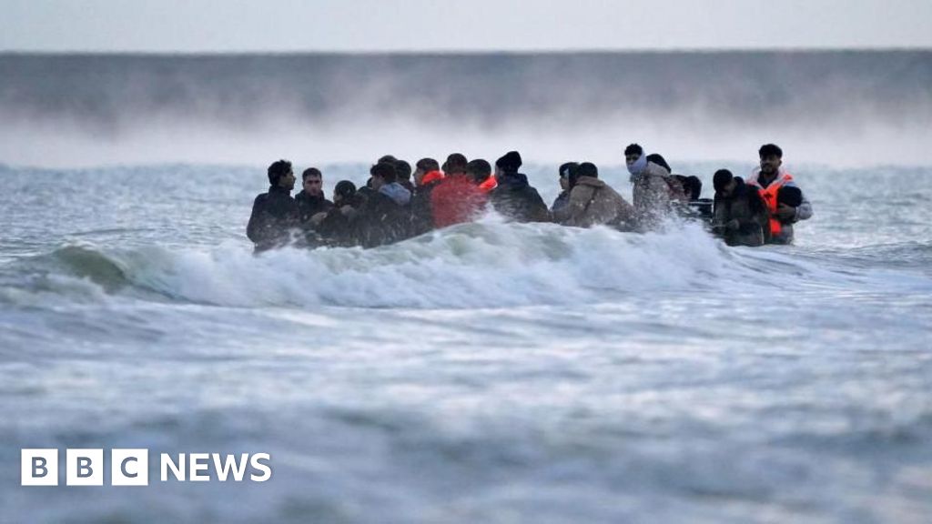 Migrant removed to France returns to UK on small boat Migrant removed to France returns to UK on small boat