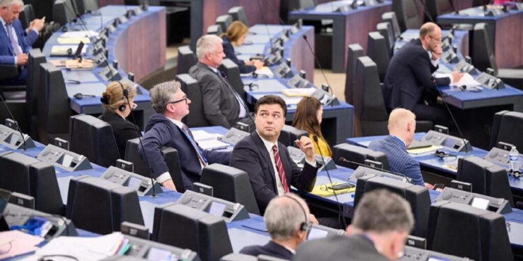 Council of Europe suspends debate on political crisis in Serbia Council of Europe suspends debate on political crisis in Serbia