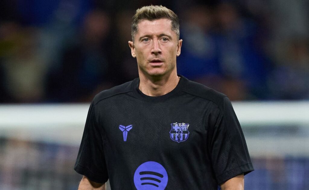 Robert Lewandowski at center of new Barcelona controversy as Poland coach 'doesn't understand' his injury