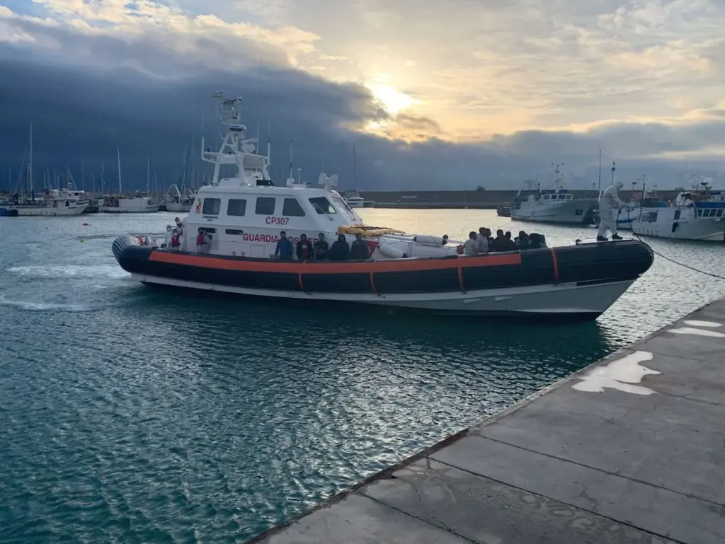 A boat with migrants capsized near Malta, 11 people rescued, one dead and about 20 missing