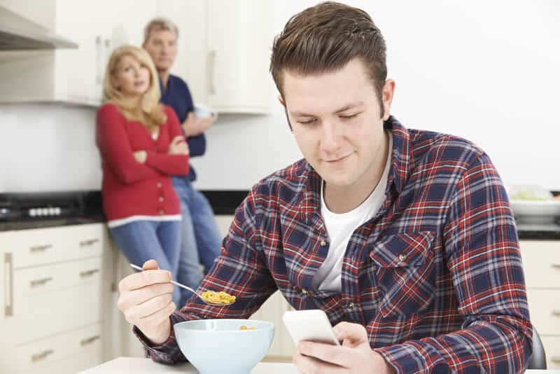 Swiss young adults are leaving home later