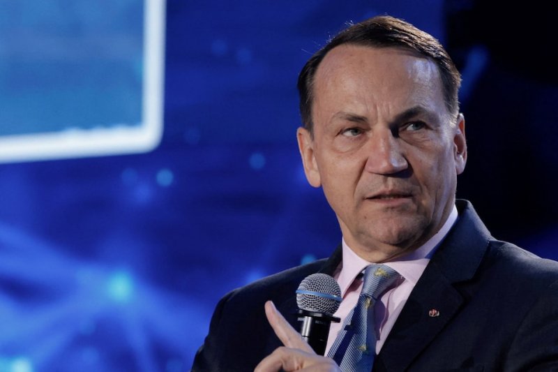 Poland warns Putin against crossing its airspace for Trump-Putin summit Poland warns Putin against crossing its airspace for Trump-Putin summit