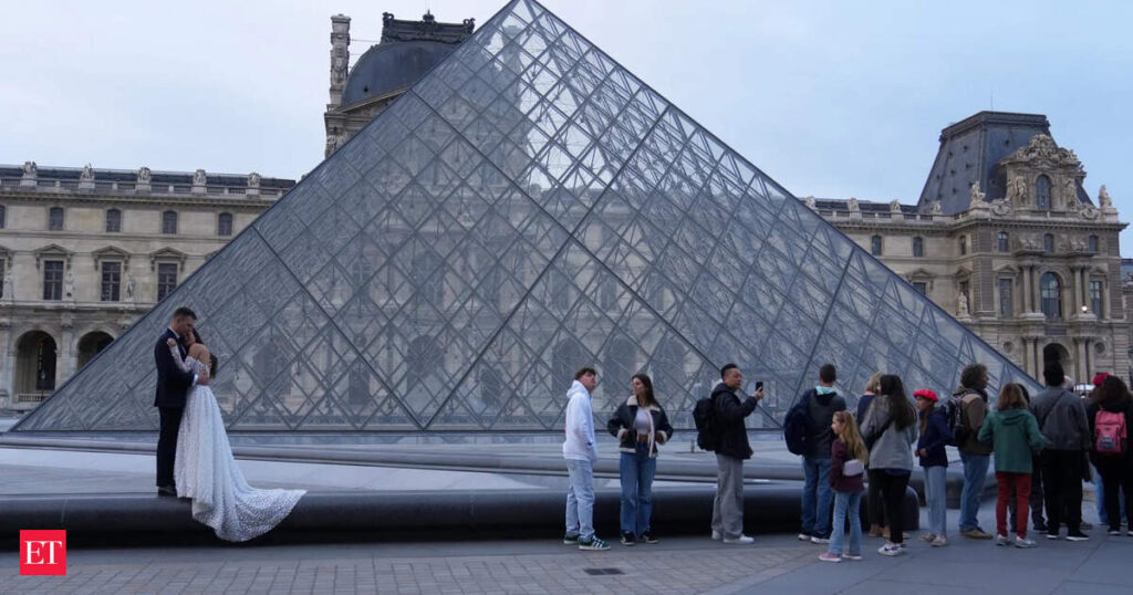 Paris Louvre heist arrests: Louvre heist arrests in Paris: Suspects taken to custody as one of them try to fly out of France. Details here