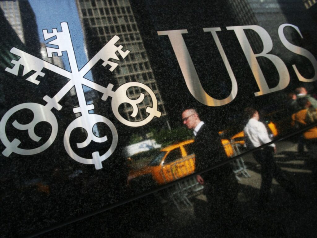 Swiss bank UBS files application for US banking licence Swiss bank UBS files application for US banking licence