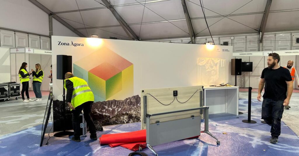 The association agreement stand at the fair, focused on debunking fake news