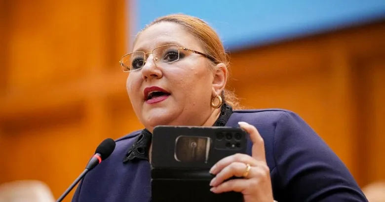 Pro-Russian Romanian MEP says she will "break Zelensky's legs"