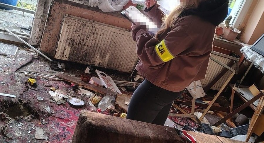 Two men hospitalised in Poland after drunkenly exploding WWII artillery shell in apartment Two men hospitalised in Poland after drunkenly exploding WWII artillery shell in apartment