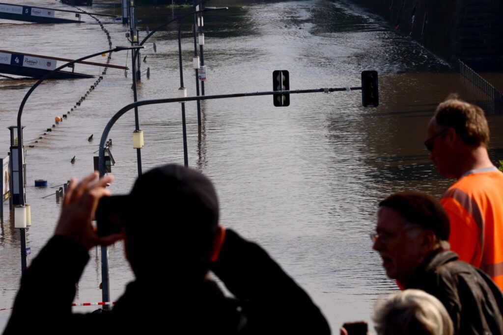 Romania on red alert due to heavy rain, schools ordered closed