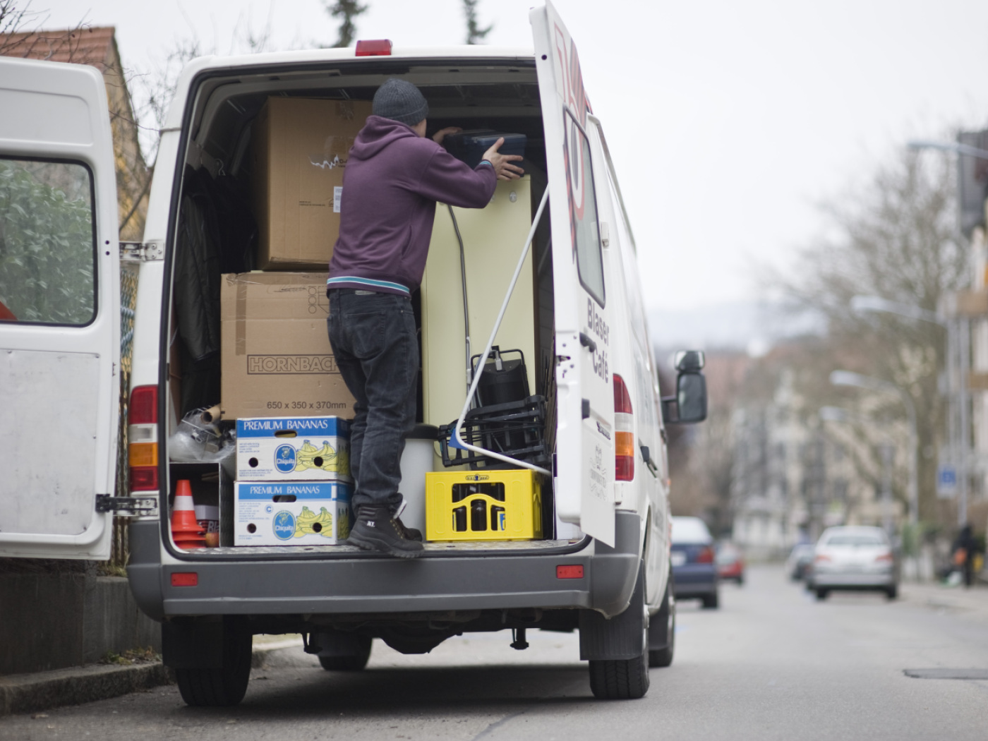 Young Swiss live with their parents for longer
