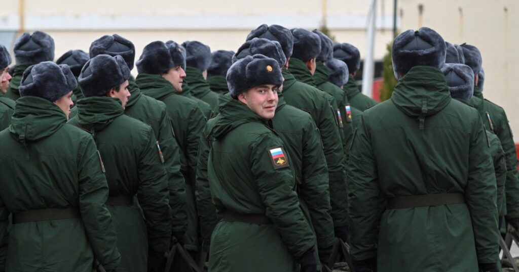 Why Are Russian Regions Cutting Signing Bonuses For Soldiers Heading To Ukraine? It’s Complicated.