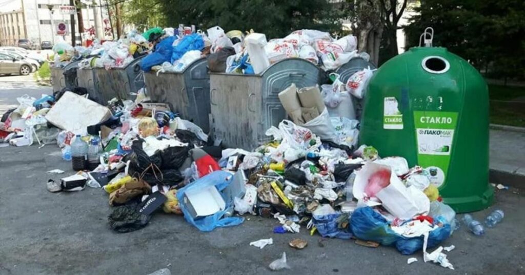 Macedonia, drowning under garbage and rats