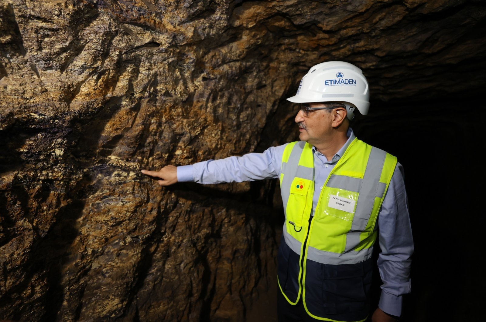 Then-Energy and Natural Resources Minister Fatih Dönmez examines the rare element site in Beylikova district, Eskişehir, central Türkiye, July 1, 2022. (AA Photo)