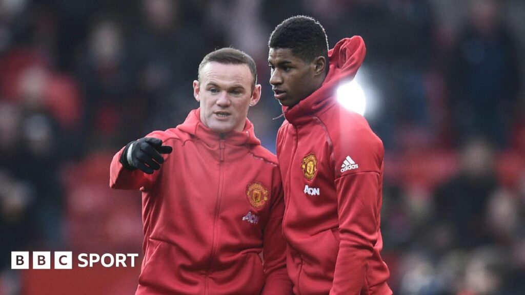Wayne Rooney talks to Manchester United team-mate Marcus Rashford