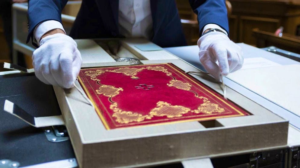 The original Federal Constitution of 1848 at a ceremony in the Parliament building in September 2023. (archive image)