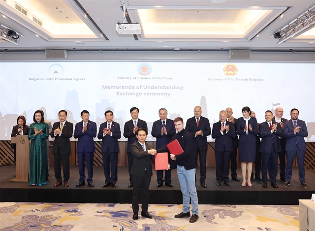 Top Vietnamese, Bulgarian leaders attend business forum in Sofia