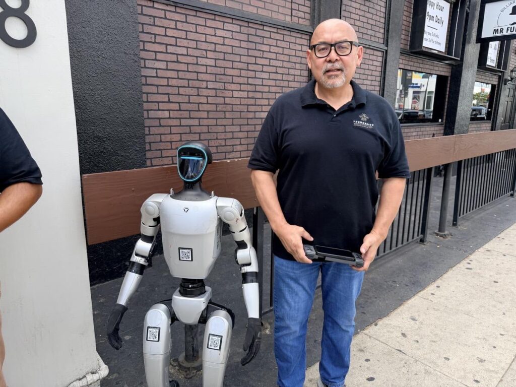 Los Angeles entrepreneur bets big on robots - His startup, Youmanoids, is betting that robots will become as common as smartphones.