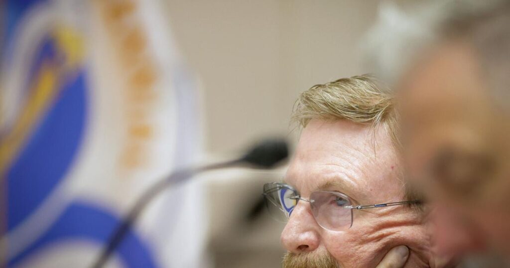 Levee board rejects push to oust two commissioners | Environment