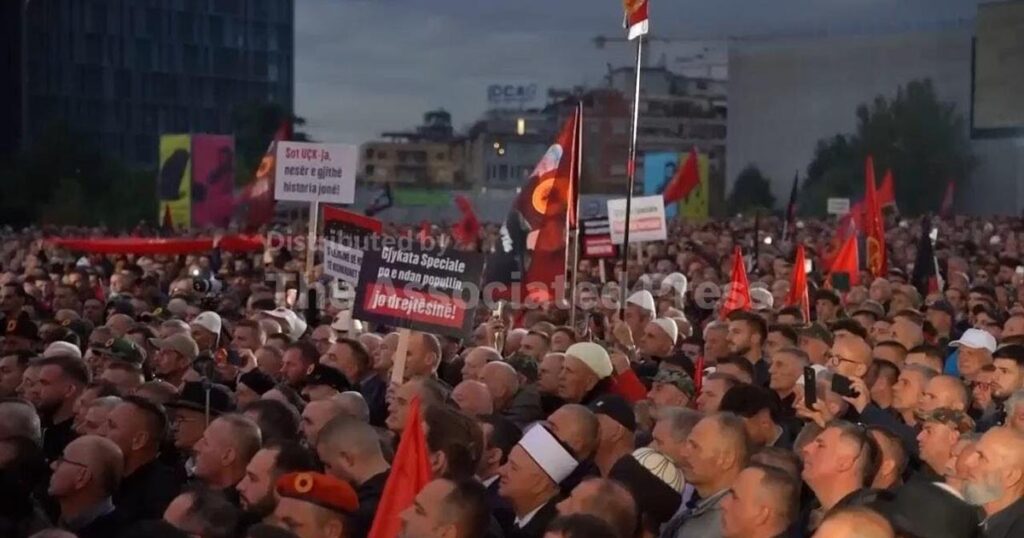 Thousands rally in Albania against EU-backed court prosecuting Kosovo war veterans | Videos