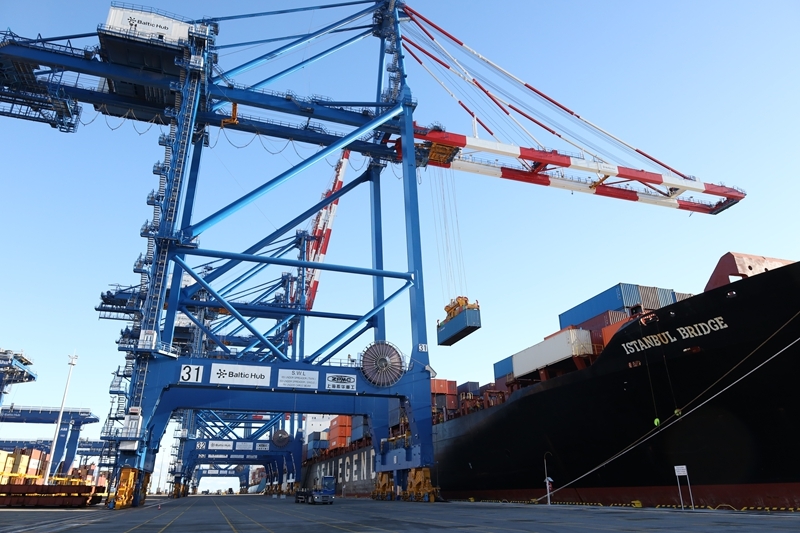 First container ship on China-Europe Arctic route arrives in Gdansk, Poland