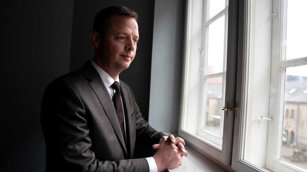 For months, the minister sat with “alarming” knowledge about the railway without informing Parliament For months, the minister sat with "alarming" knowledge about the railway without informing Parliament