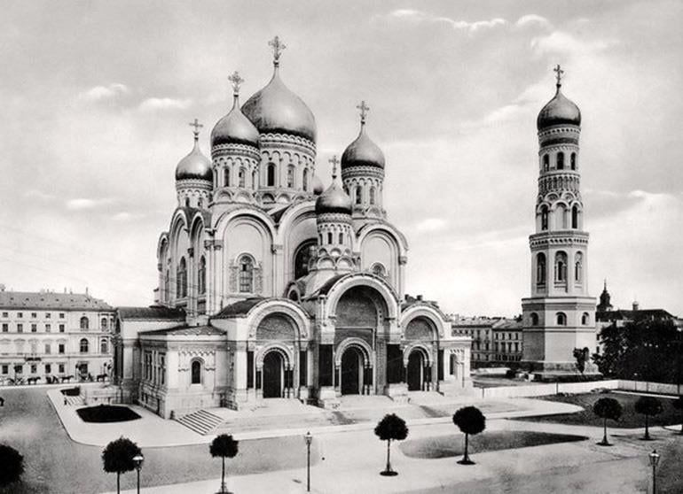 Alexander Nevsky Cathedral in 1912 located in Warsaw