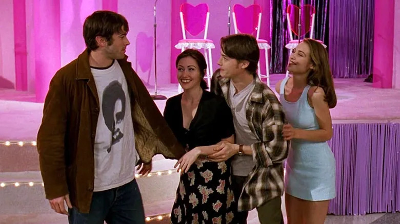 Rene with Brodie, Quint, and Brandi at the mall in Mallrats