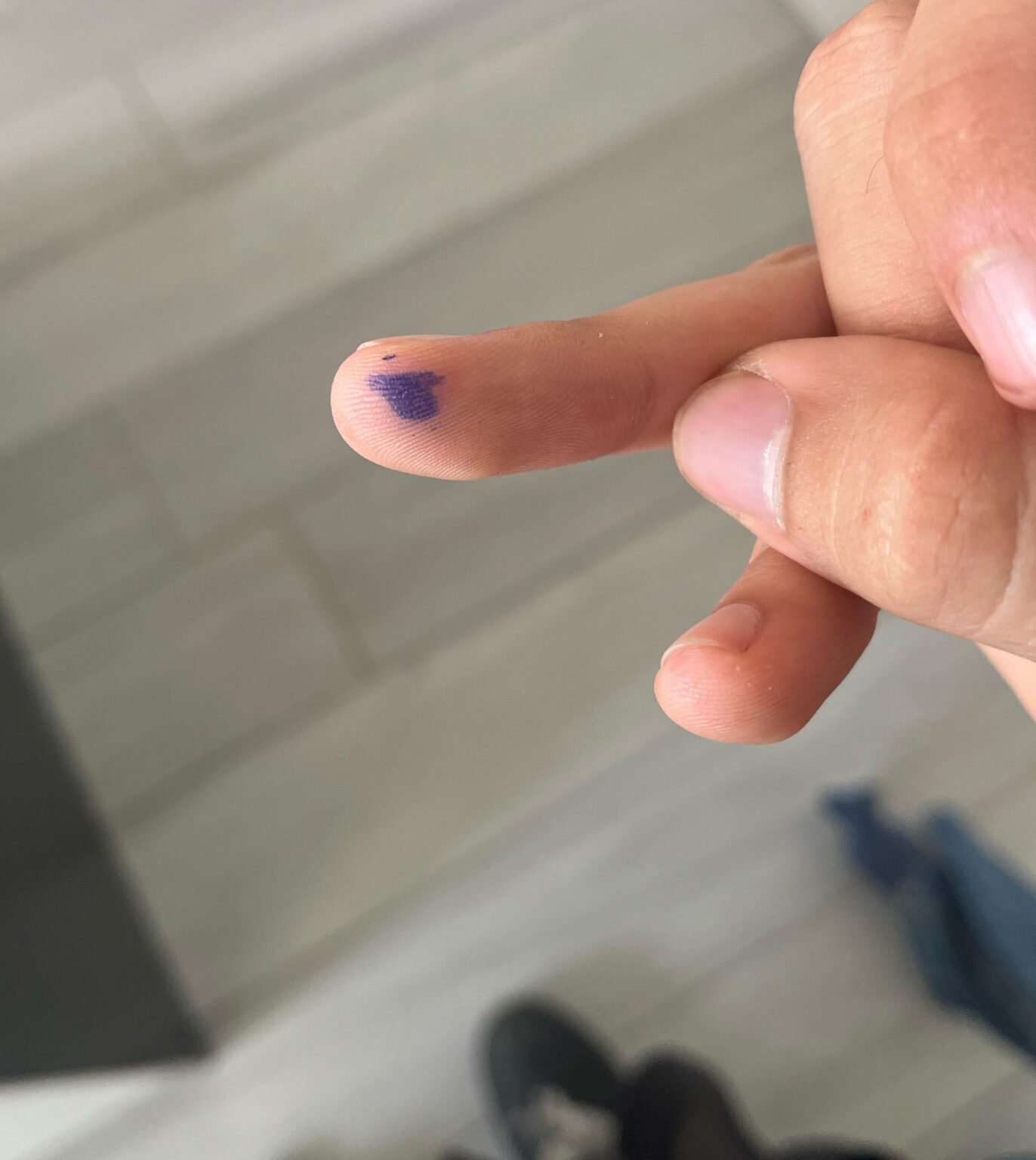 I have a stain of ball on the finger in the shape of Spain.