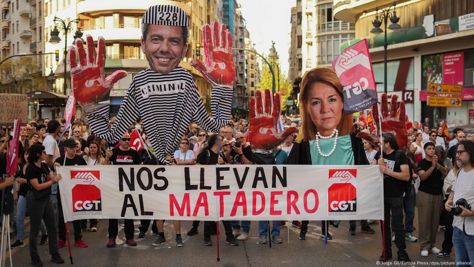 Rallies in Spain mark anniversary of catastrophic floods – DW – 10/26/2025