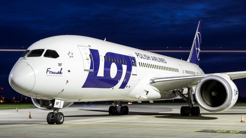 LOT Airlines flight from Poland makes emergency landing in Baku LOT Airlines flight from Poland makes emergency landing in Baku