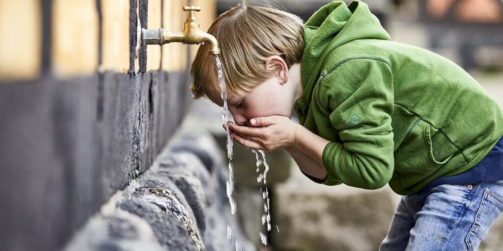 Farmers powers pesticides in addition to large areas where our future drinking water is formed