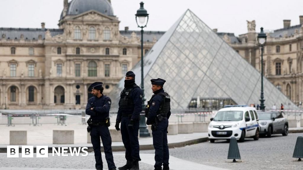 ‘Priceless’ jewels stolen in raid on Paris’s Louvre Museum 'Priceless' jewels stolen in raid on Paris's Louvre Museum