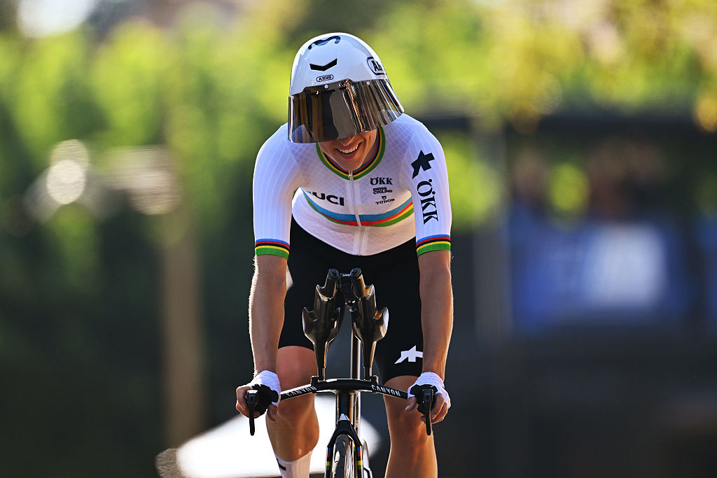 ETOILE-SUR-RHONE, FRANCE - OCTOBER 01: Marlen Reusser and Team Switzerland competes during the 31st UEC Road Cycling European Championships 2025 - Women&amp;apos;s Elite Individual Time Trial a 24km race from Loriol-sur-Rhone to Etoile-sur-Rhone on October 01, 2025 in Etoile-sur-Rhone, France. (Photo by Billy Ceusters/Getty Images)