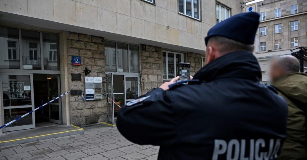 Attack on the Civic Platform office in Warsaw. A Molotov cocktail was used