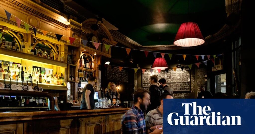 Pubs to stay open until early hours in push for UK growth