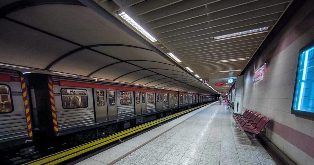 A 19 -year -old Iraqi was arrested for attacking a subway driver at Dukissi Placentia Station: Young Iraqi had been imprisoned for three months for a similar incident in the past