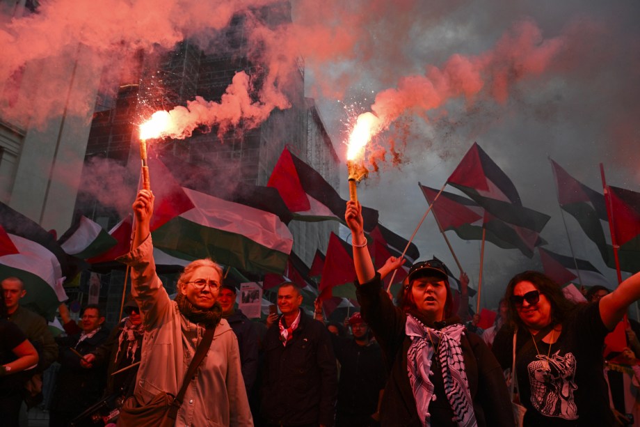 Hundreds rally in Oslo for Palestine during Norway-Israel World Cup qualifier – Middle East Monitor