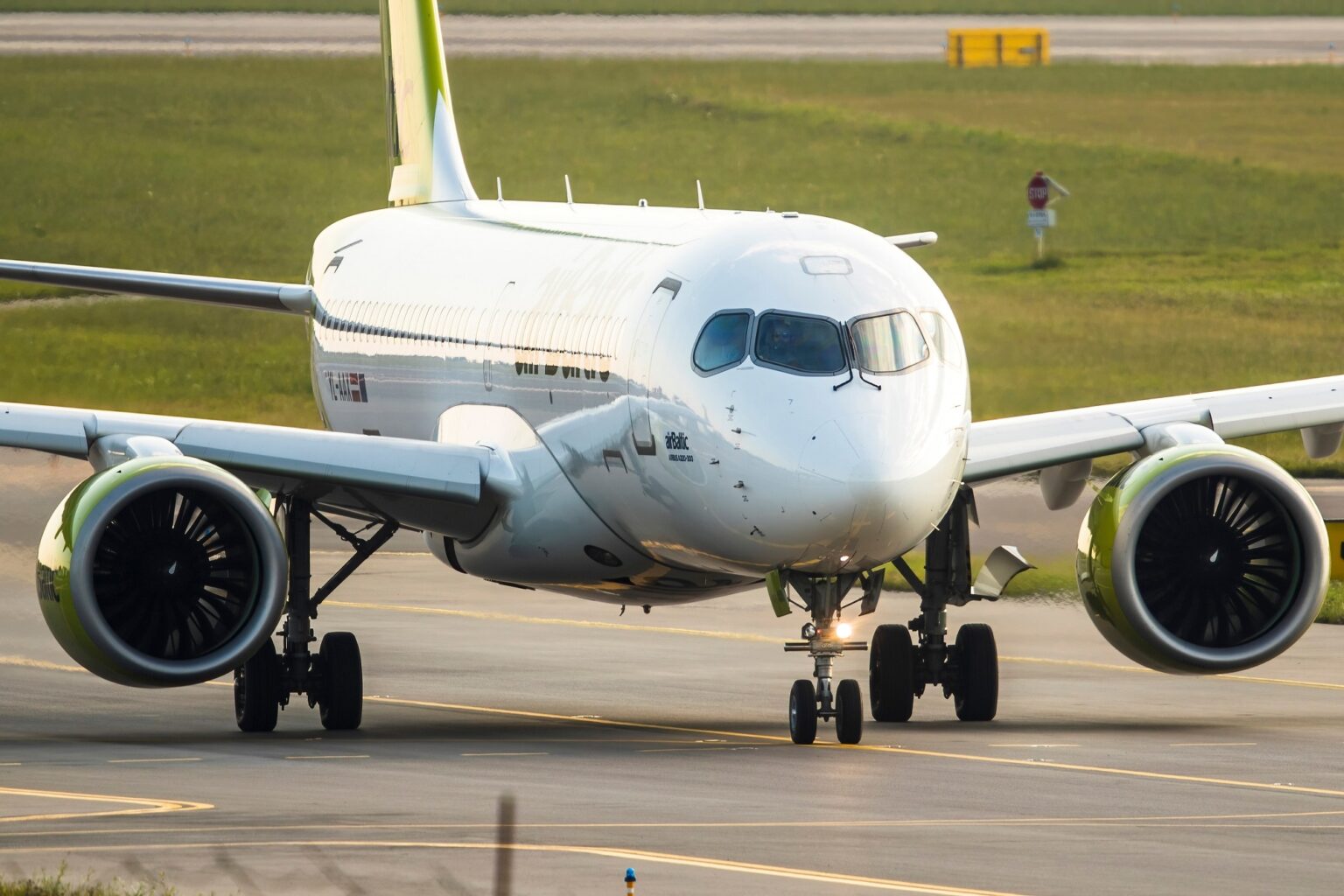 Air Serbia and airBaltic expand cooperation with Airbus A220 lease agreement