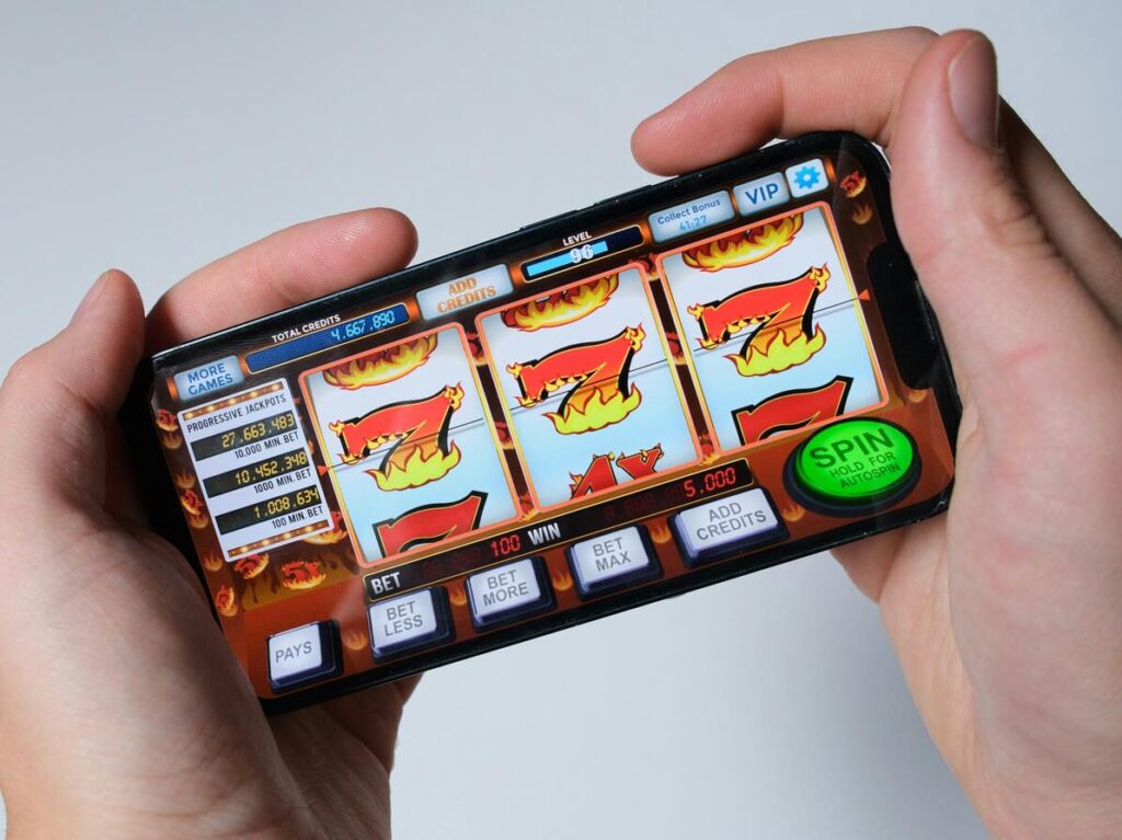 Consumer Council Think reporting six gambling influencers [De seks influencere – Andreas Hauge, Madsengaming, WeStreamPrime og Plinko Peter, Simon Gram og Draxill69 – er ’streamers’ på platforme som Twitch og Youtube]