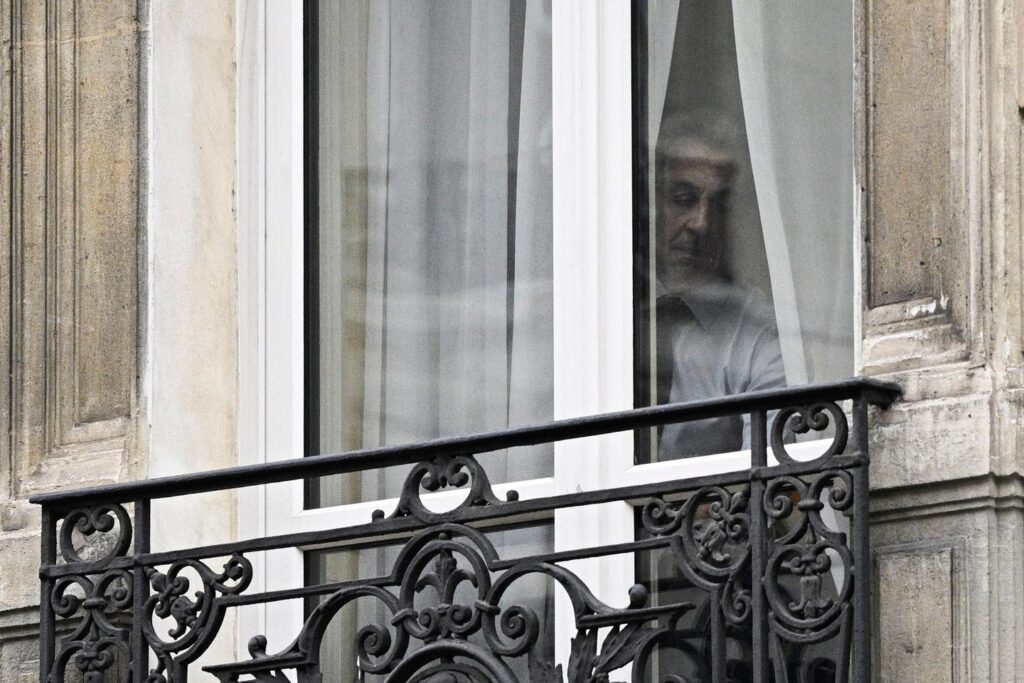 Nicolas Sarkozy will be incarcerated on October 21 at the Santé prison in Paris