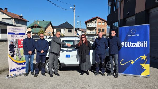 EU provides €130,000 for protective equipment to deminers in Bosnia and Herzegovina