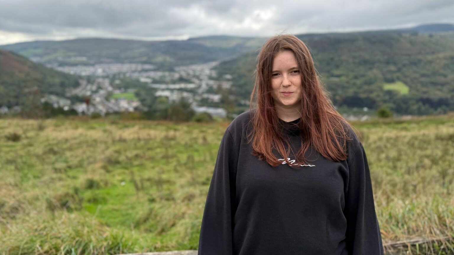 'I've tried for more than 100 jobs': 18 year old fears she’ll be on universal credit for life